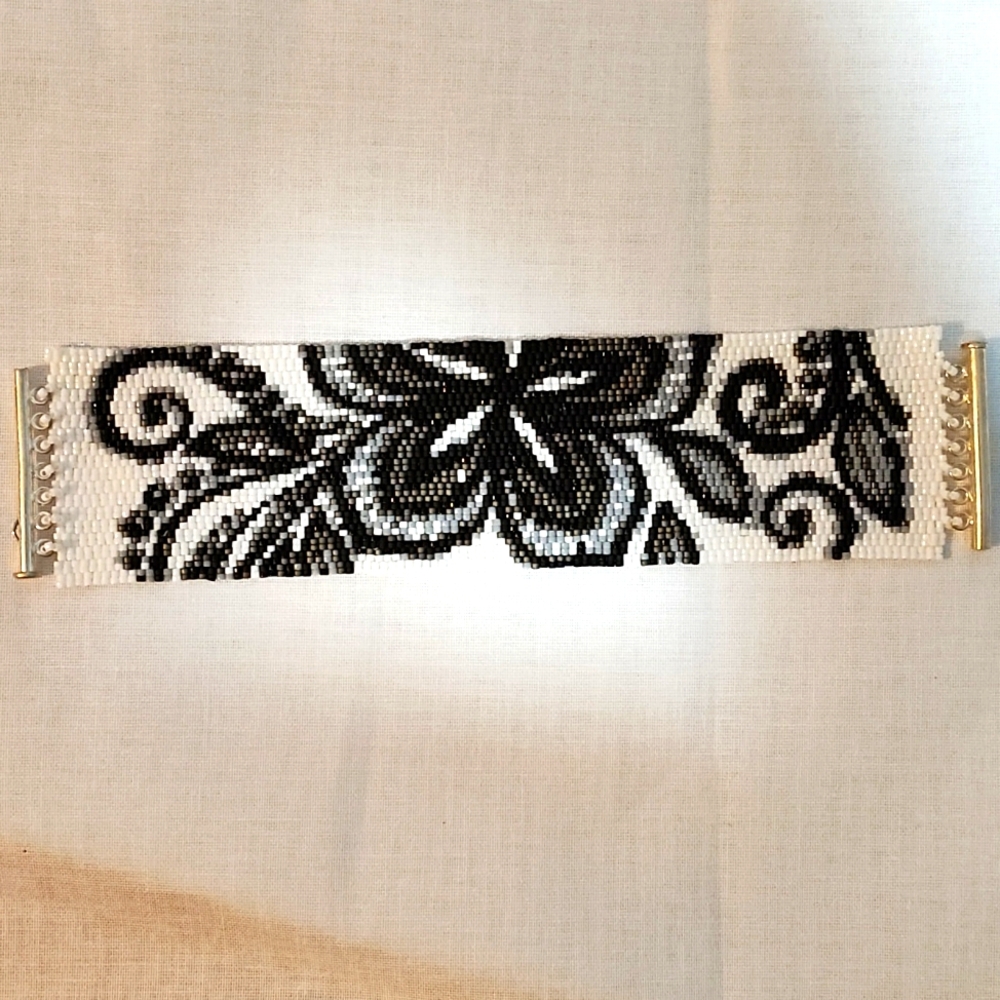Handmade beaded peyote black and white flower bracelet